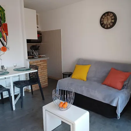 Cosy En Bord De - Port Santia Lucia St Raphael Apartmán