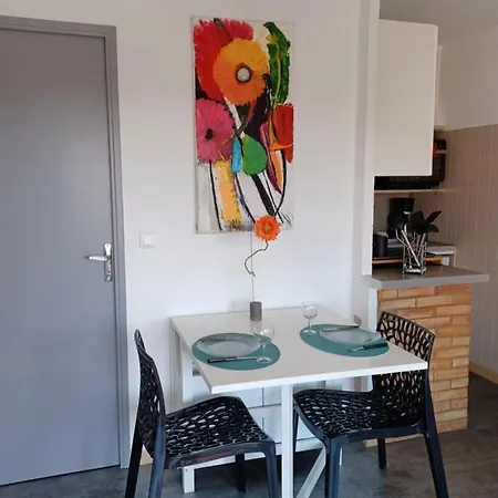 Cosy En Bord De - Port Santia Lucia St Raphael Apartment